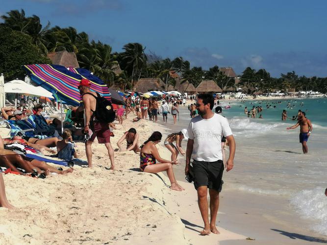 Gran afluencia en playas de la Riviera Maya, a pesar del Covid-19