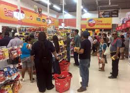 Por “ley seca” y blindaje policiaco, chetumaleños abarrotaron tiendas y mercados
