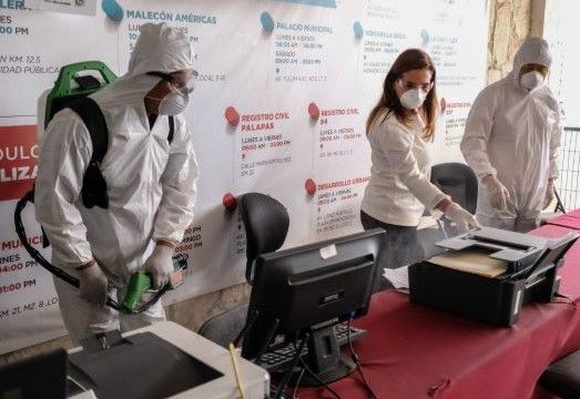 Desinfectan edificios públicos en Quintana Roo