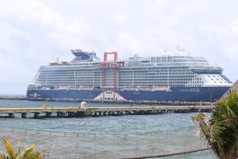 Tras 15 meses sin operaciones, atraca en Costa Maya crucero de los Estados Unidos