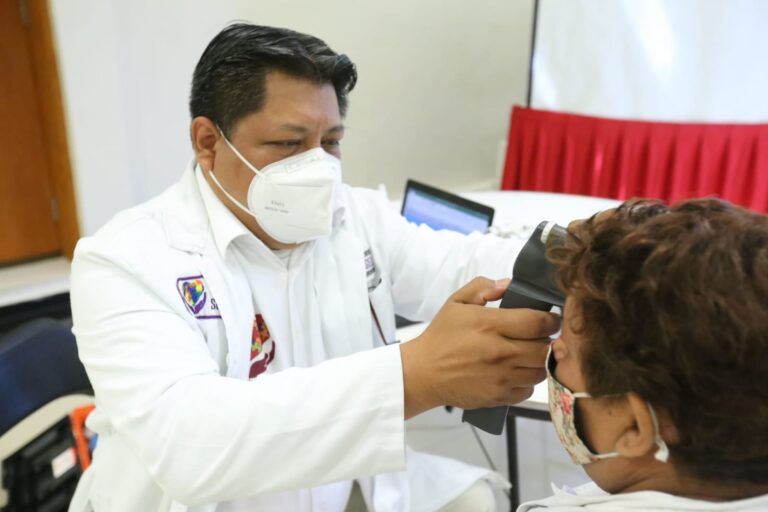 Despliega CROC campaña oftalmológica y de oídos para las y los trabajadores
