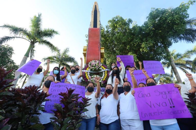 Mujeres protestan en el Hard Rock Hotel Riviera Maya por feminicidio