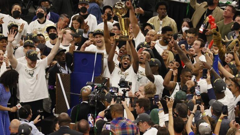Los Ciervos y el fenómeno griego son campeones de la NBA