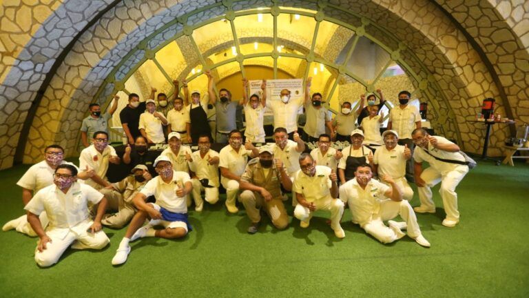 Capacita la CROC a trabajadores de clase mundial y laboran en el Parque Xcaret