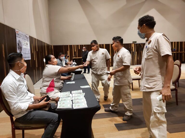 Toman protesta a delegado general de la CROC ratificado en el Hotel Xcaret México
