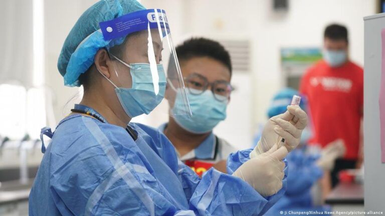 China decide nuevos confinamientos debido a rebrotes de COVID-19