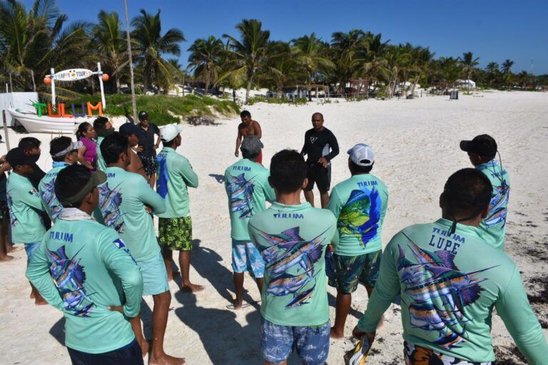 Nuestros visitantes merecen playas limpias y gente capacitada; Marciano Dzul