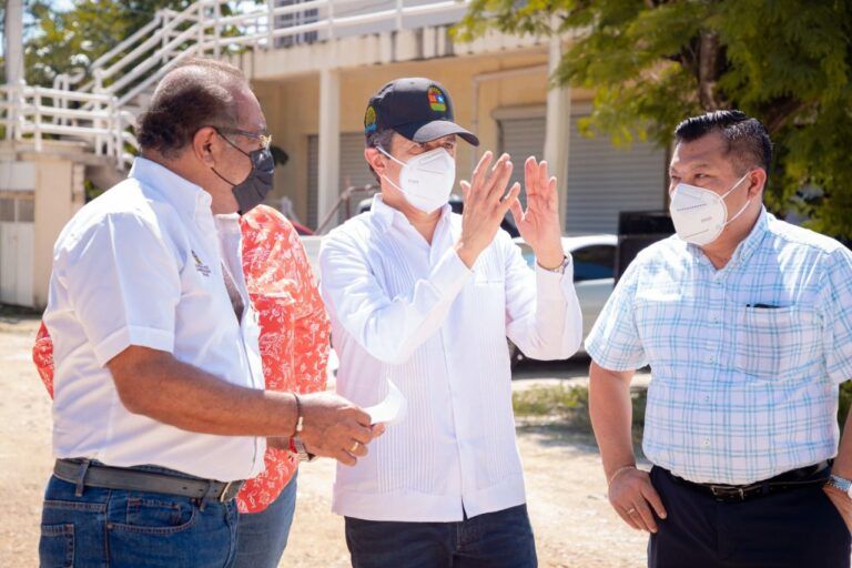 Carlos Joaquín y Marciano Dzul coordinan obras para mejorar Tulum