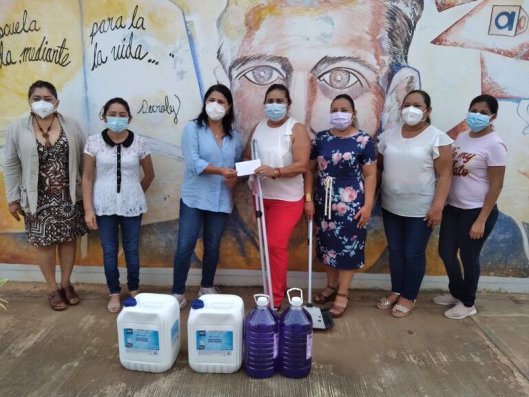“Amigos con Nivardo Mena” apoyan regreso a clases presenciales