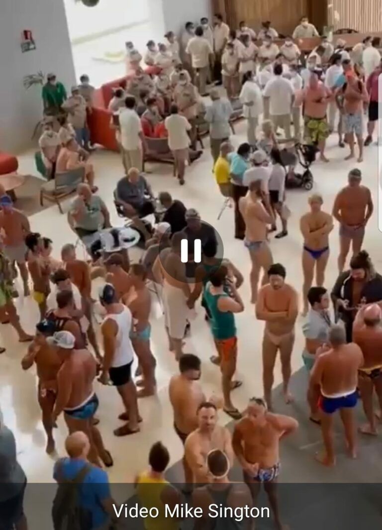 Hombres con metralleta siembran terror entre turistas en la Riviera Maya