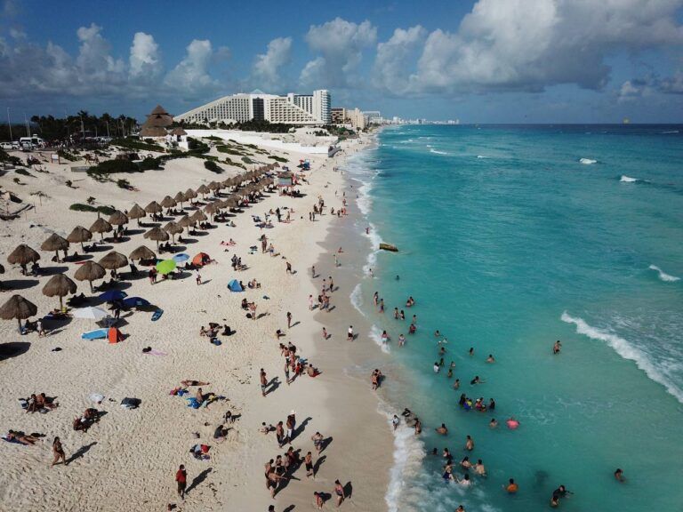 Refrenda Cancún liderazgo turístico en 2021