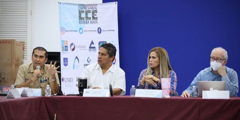 Los tres órdenes de gobierno se preparan para el arribo de sargazo a la Riviera Maya