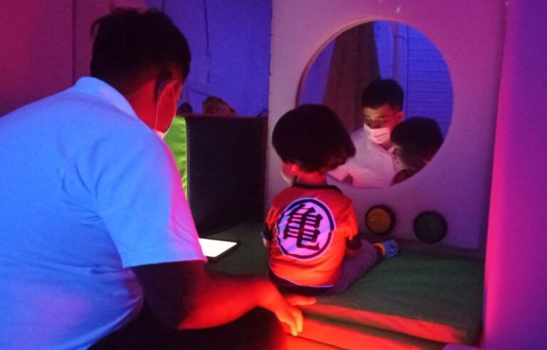El Centro de Estimulación Multisensorial (CEMS) brinda terapias a niños solidarenses