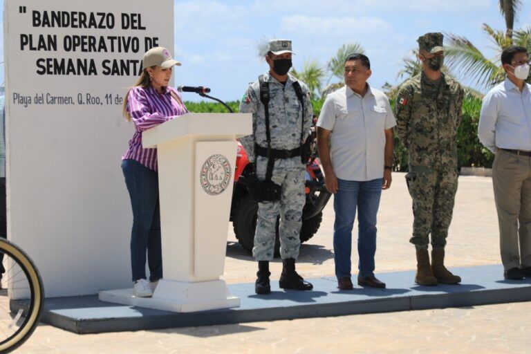 Mal clima impide la instalación de barrera sargacera en Solidaridad
