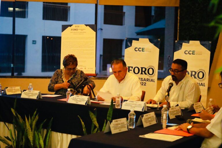 El Dr. Pech se compromete a no subir derechos estatales más allá de lo que aumente la inflación