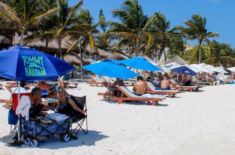 Piden a vacacionistas y habitantes de Puerto Morelos tomar precauciones por el incremento del calor