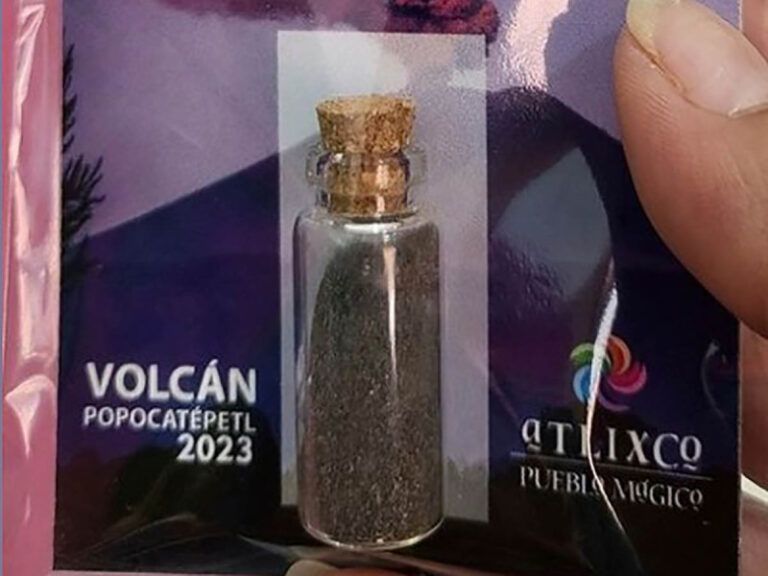 Venden ceniza del Popocatépetl como ‘recuerdito’; así hacen negocio