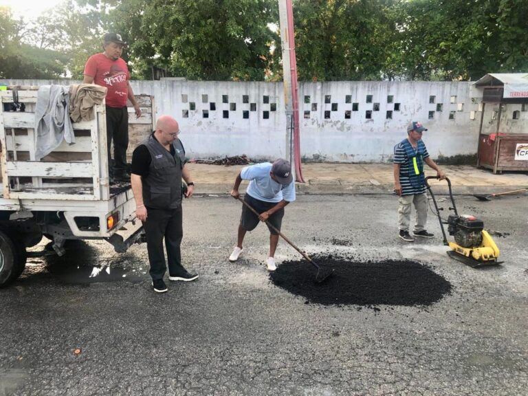 Puerto Morelos, pionero en Quintana Roo en bacheo en frío para reparar vialidades