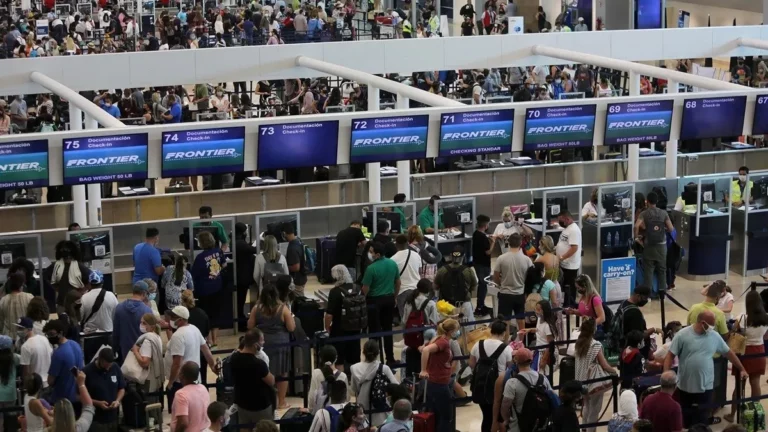 Aeropuerto de Cancún, principal punto de entrada a México, informa el INM