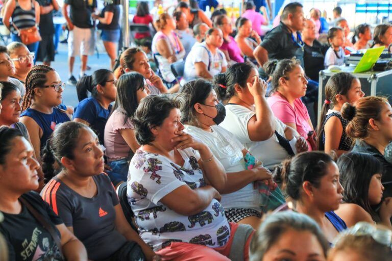 Lili Campos anuncia obras que beneficiarán a Villas del Sol