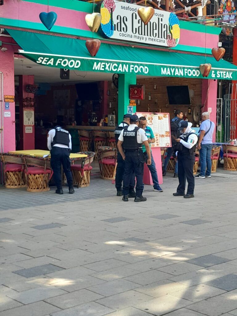 Disparan contra restaurant en la Quinta Avenida