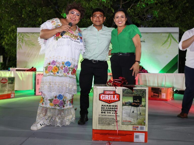 Festeja Blanca Merari a papás del gobierno municipal de Puerto Morelos