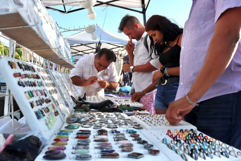 Crece padrón de artesanos y gastronómicos de Puerto Morelos en Pabellón “Creaciones de mi gente”