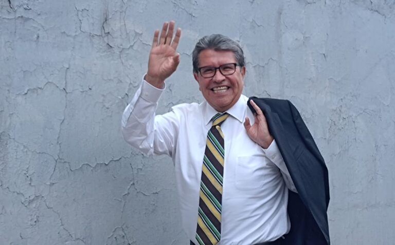 Ricardo Monreal visita a AMLO en Palacio Nacional: “me quedo en Morena hasta la muerte”