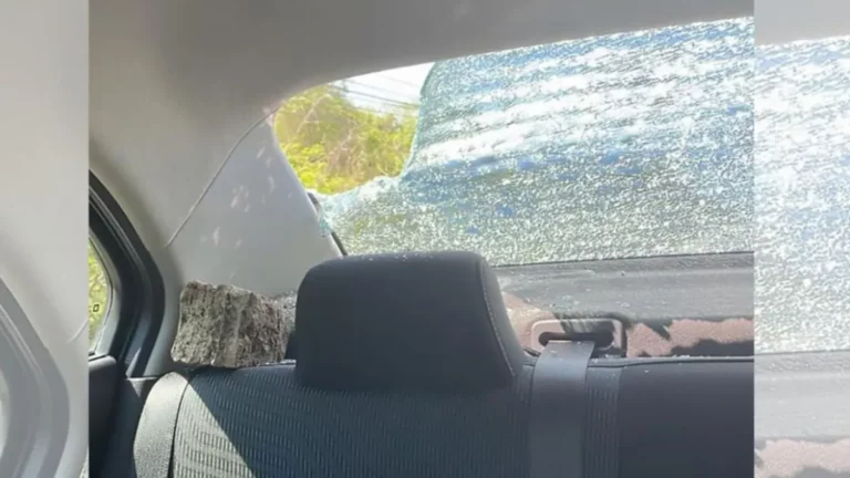 Surge nueva agresión de taxistas a conductores de Uber, afuera del hotel Royalton en Cancún