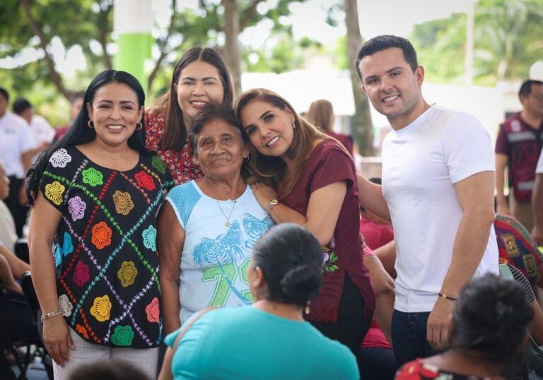 Acompaña Blanca Merari a Mara Lezama durante la entrega de apoyos alimentarios del programa “Mujer es Vida”
