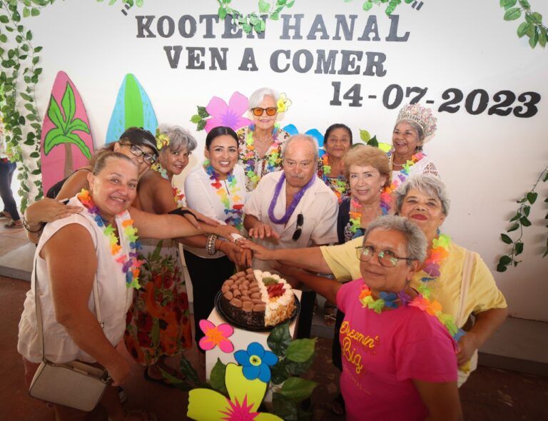 Blanca Merari convive con los adultos mayores en la casa “Nohoch Uinic” del DIF