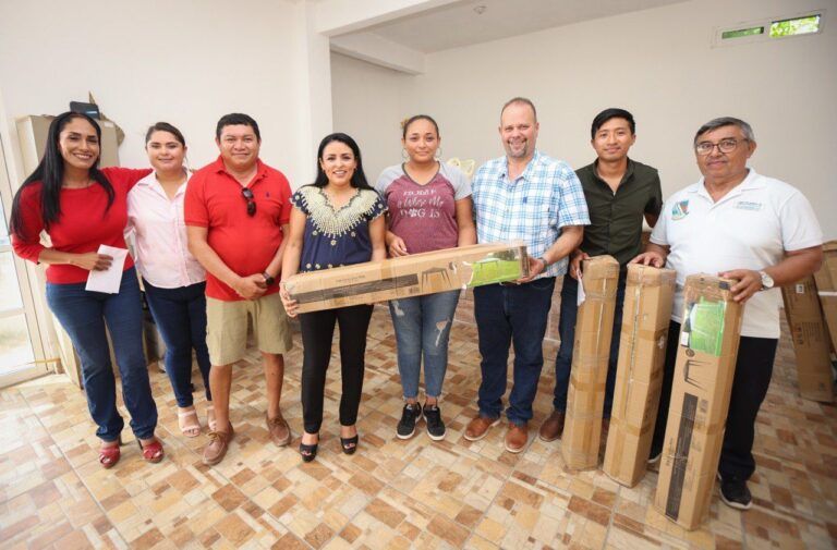 Apoya Blanca Merari a mujeres y jóvenes emprendedores de Leona Vicario