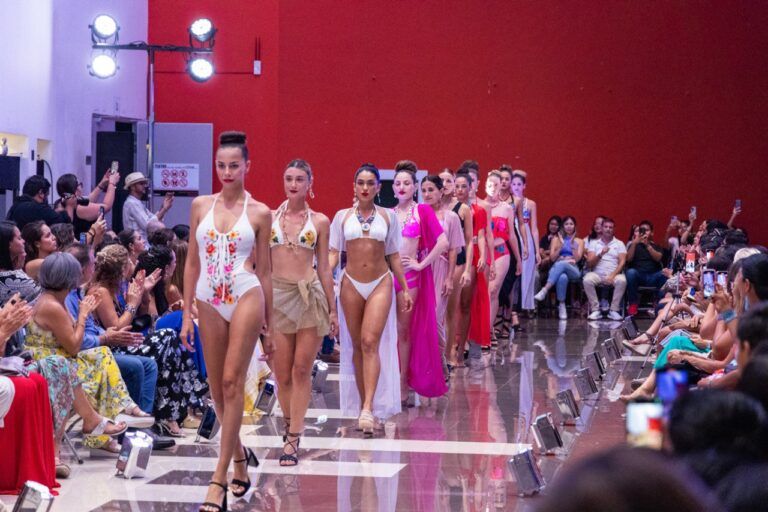 Presentan grandiosa pasarela de alta costura en Playa del Carmen