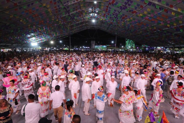 Con un aforo de 15 mil personas, se realizó la tradicional vaquería en honor a la Virgen del Carmen