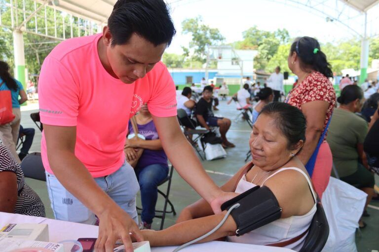 DIF Puerto Morelos lleva Feria de Servicios Integrales para la Familia a Leona Vicario