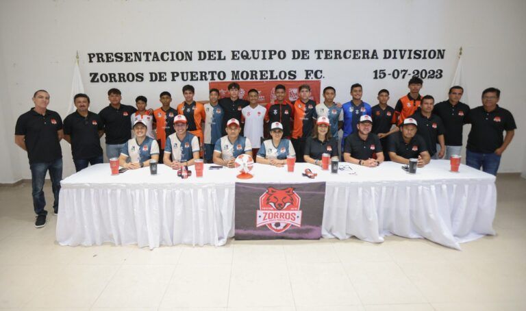 Presentan al equipo de futbol de tercera división Zorros de Puerto Morelos