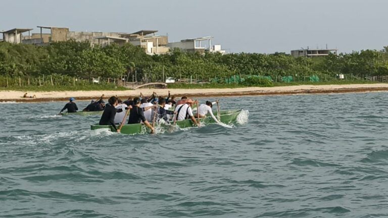 Primera Regata a Remo en Canoas Mayas por 30 Aniversario de Solidaridad