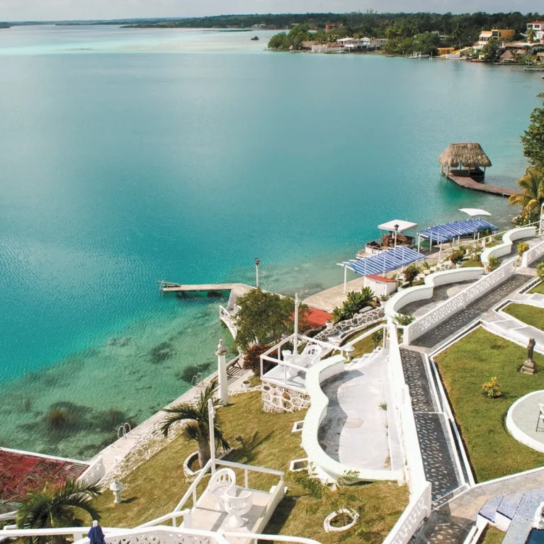 Jean Cousteau alerta por afectaciones a laguna Bacalar por obras del Tren Maya