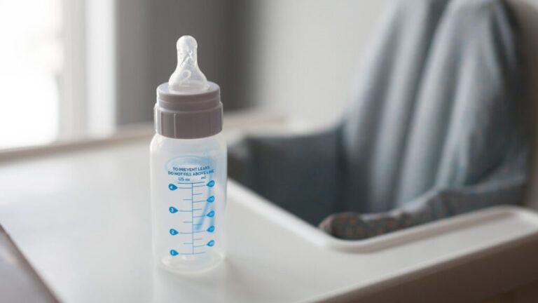 Arrestan a joven de 17 años por darle fentanilo a su bebé