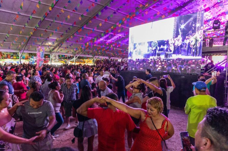Feria de Playa del Carmen deleita a los solidarenses