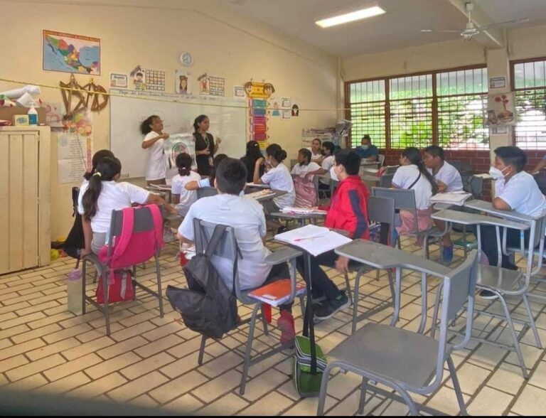 Invitan a jóvenes a acudir a centros de salud para recibir apoyo emocional