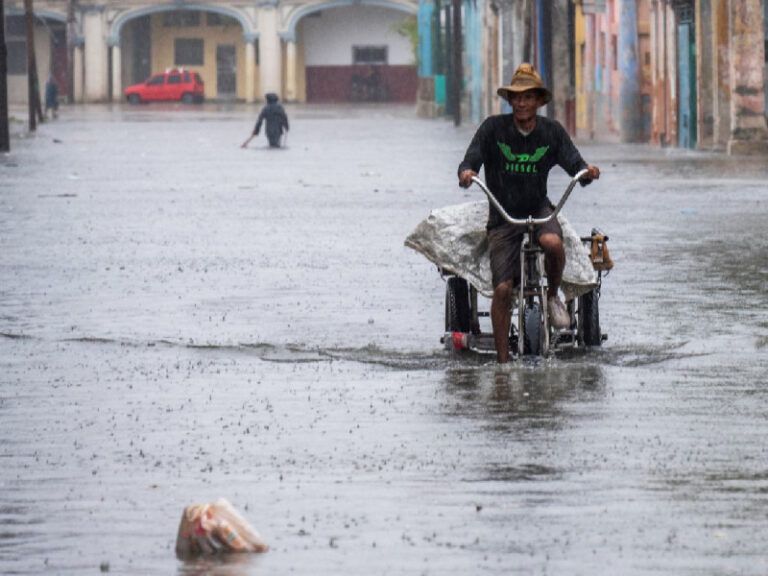Huracán Idalia amenaza Costa Oeste de Florida y provoca inundaciones en Cuba