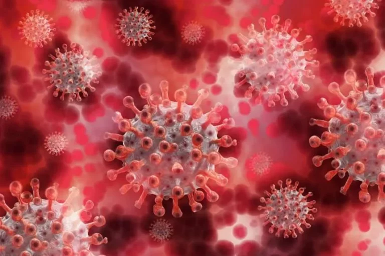 Alerta por la nueva subvariante eg.5.1 del coronavirus que acelera su propagación en Reino Unido y EU