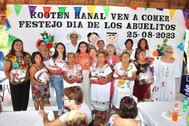Festeja Blanca Merari a los abuelitos del DIF Puerto Morelos
