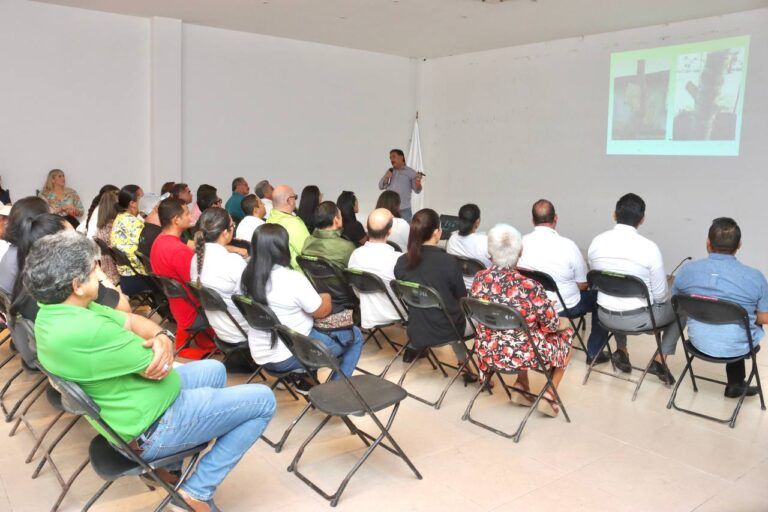 Capacitan a funcionarios de Puerto Morelos como parte de los protocolos en caso de huracán