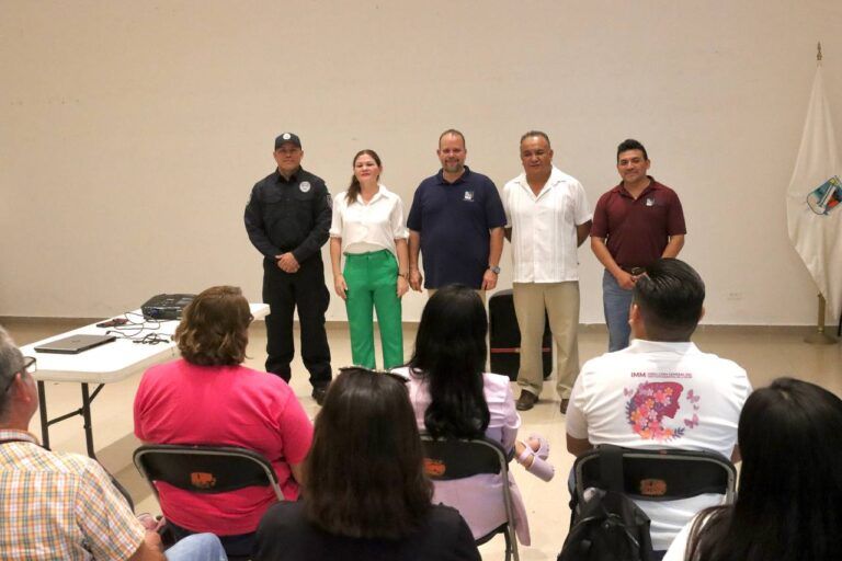 Capacitan a funcionarios de Puerto Morelos sobre consecuencias del “Sexting”