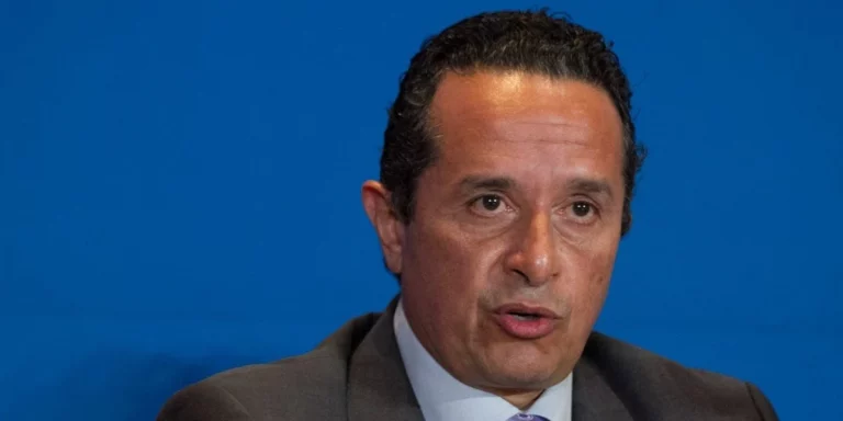 Dejó Carlos Joaquín las finanzas embargadas