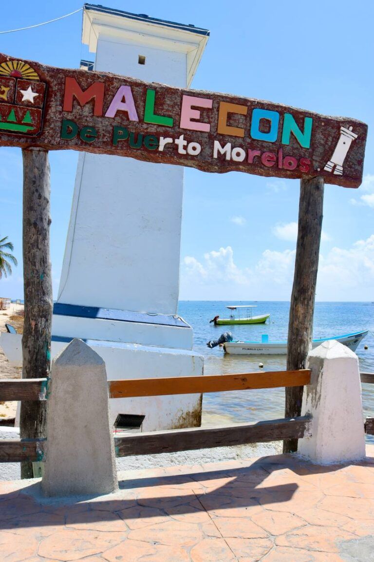 Embellece gobierno de Puerto Morelos la zona turística del destino