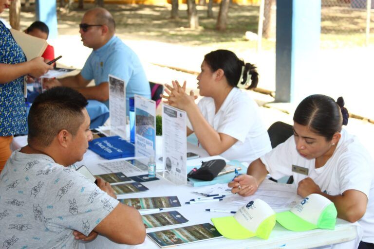 Realizan la 29 Feria de Empleo en Villas del Sol, Solidaridad