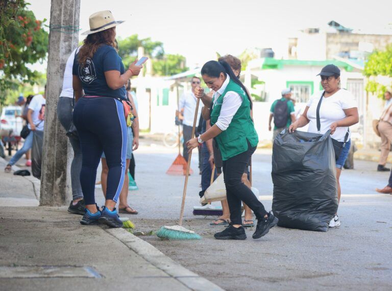 La presidenta Blanca Merari encabezó la jornada “Limpiamos tu colonia” en la 23 de enero